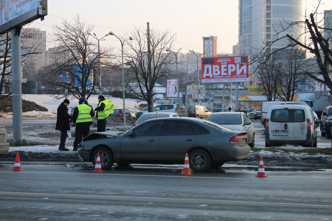 ДТП возле цирка: Mazda ударила Ford (ФОТО) 2