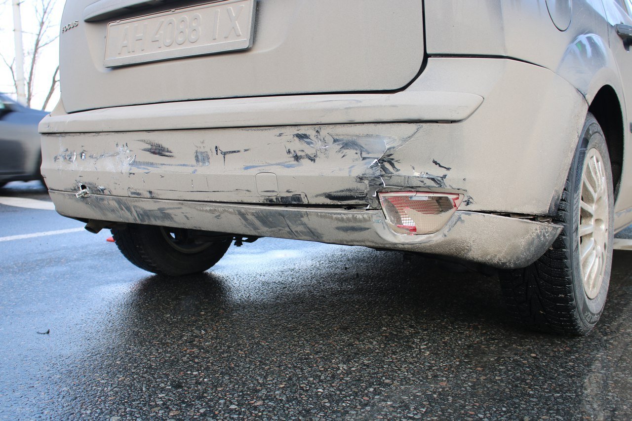 ДТП возле цирка: Mazda ударила Ford (ФОТО) 4