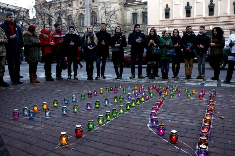 В Днепре в память Героев Небесной Сотни зажгли свечи (ФОТО) 2