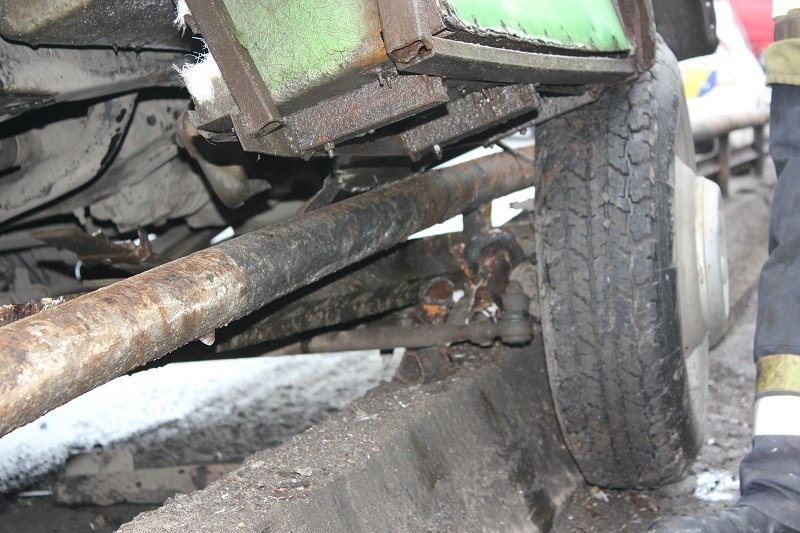 С Нового моста чуть не вылетела маршрутка (ФОТО) 8