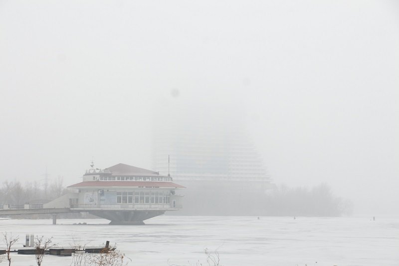 Днепр охватил густой туман (ФОТО) 4