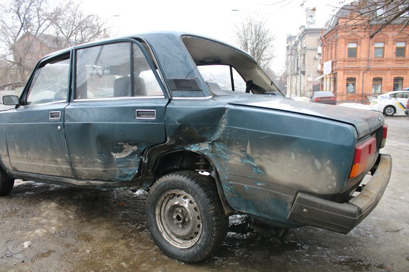 На Грушевского столкнулись Audi и ВАЗ: есть пострадавший (ФОТО) 5