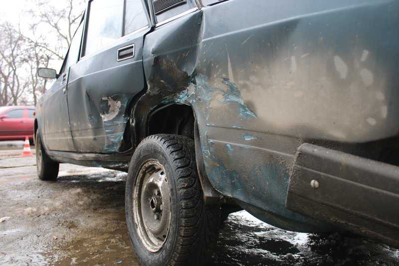 На Грушевского столкнулись Audi и ВАЗ: есть пострадавший (ФОТО) 8