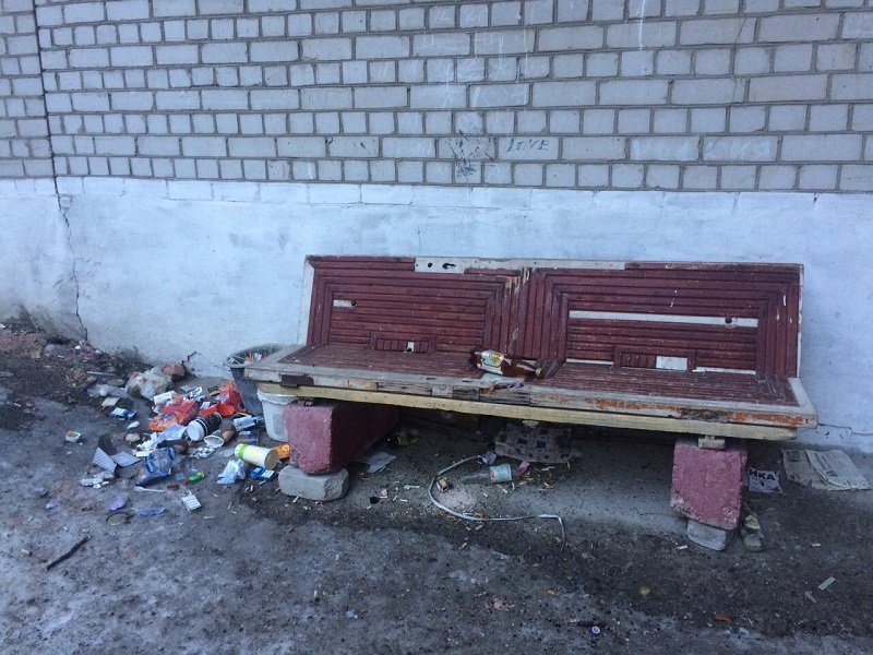 Мусор, крысиные семьи и протекающая крыша: как выживают жители дома на Запорожском шоссе (ФОТО) 1