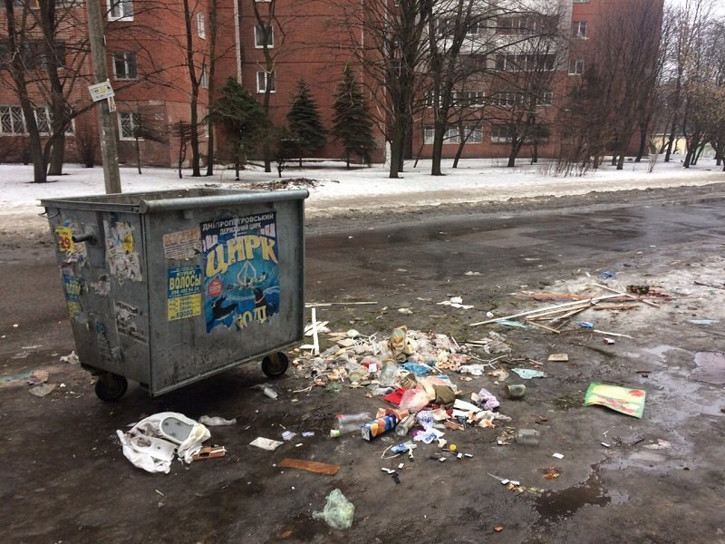 Мусор, крысиные семьи и протекающая крыша: как выживают жители дома на Запорожском шоссе (ФОТО) 2