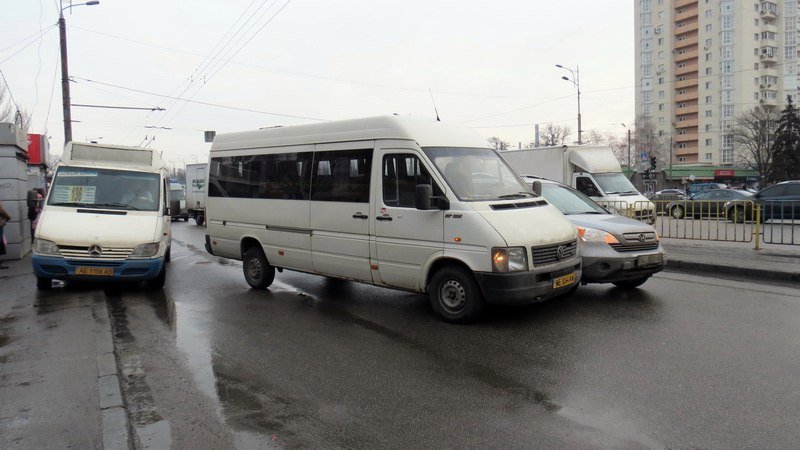 Огромная пробка на Слобожанском: столкнулись маршрутка и Honda (ФОТО) 1