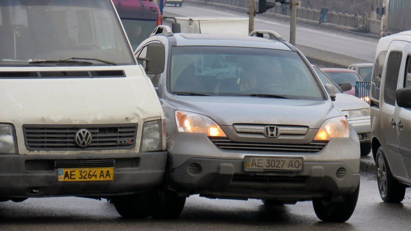 Огромная пробка на Слобожанском: столкнулись маршрутка и Honda (ФОТО) 3