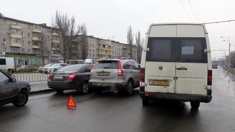 Огромная пробка на Слобожанском: столкнулись маршрутка и Honda (ФОТО) 4