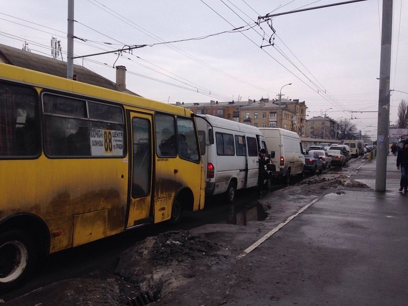 Огромная пробка на Слобожанском: столкнулись маршрутка и Honda (ФОТО) 6