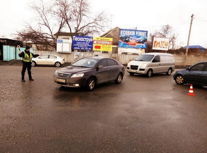 ДТП и большая пробка на Янтарной: столкнулись три автомобиля (ФОТО) 7