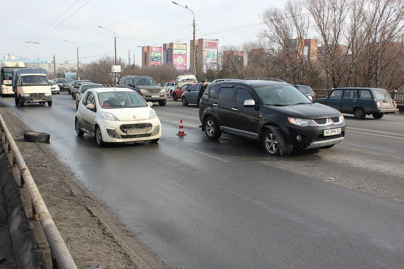 На Новом мосту у Газели отвалились колеса: образовалась огромная пробка (ФОТО) 4