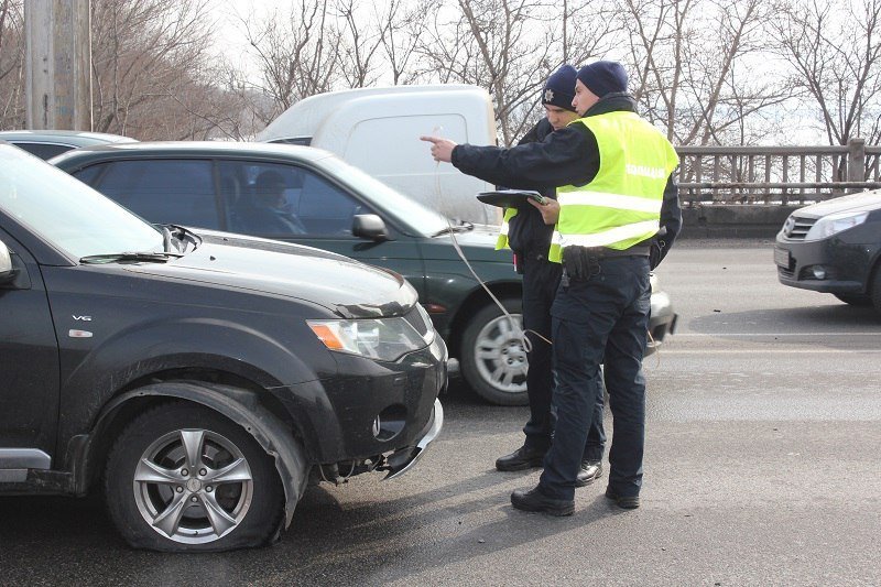На Новом мосту у Газели отвалились колеса: образовалась огромная пробка (ФОТО) 5