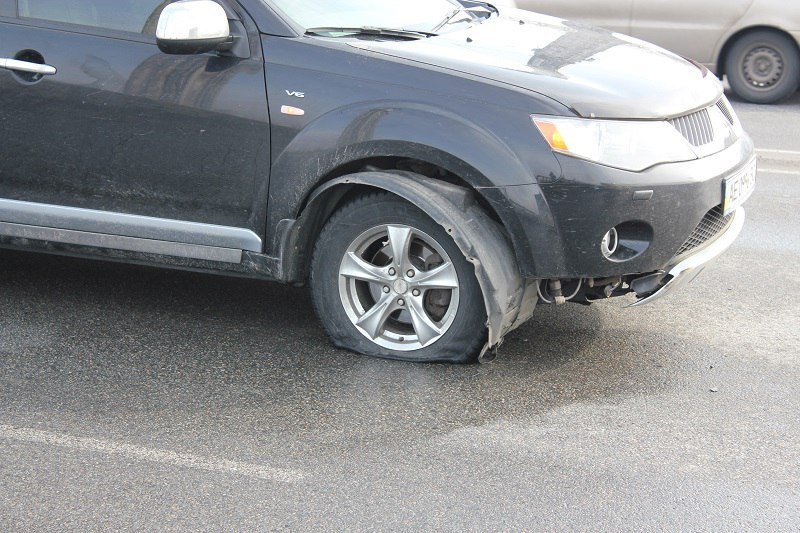 На Новом мосту у Газели отвалились колеса: образовалась огромная пробка (ФОТО) 7