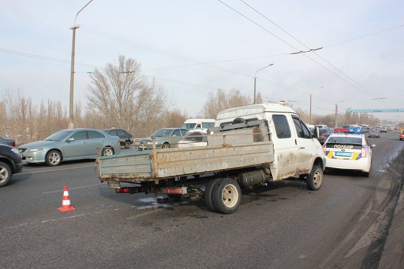 На Новом мосту у Газели отвалились колеса: образовалась огромная пробка (ФОТО) 8