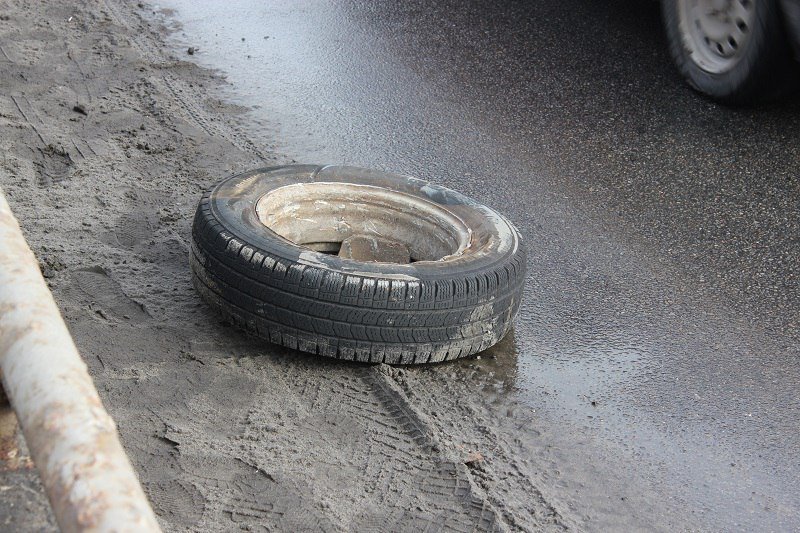 На Новом мосту у Газели отвалились колеса: образовалась огромная пробка (ФОТО) 10