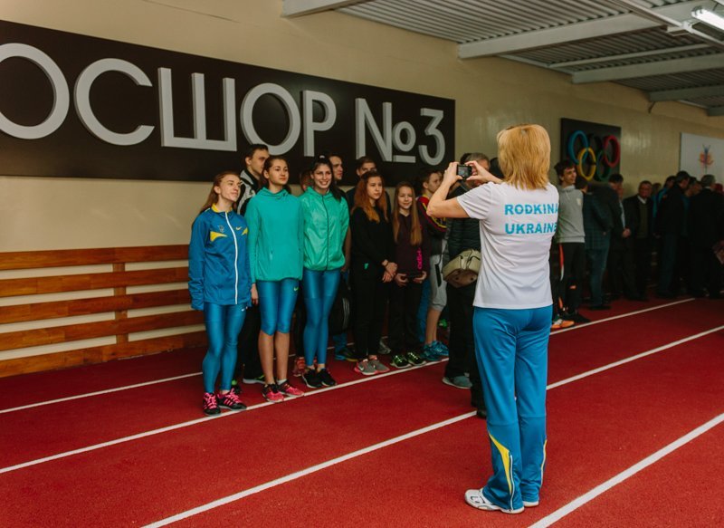 В Днепре Марина Филатова открыла легкоатлетический манеж (ФОТО) 7