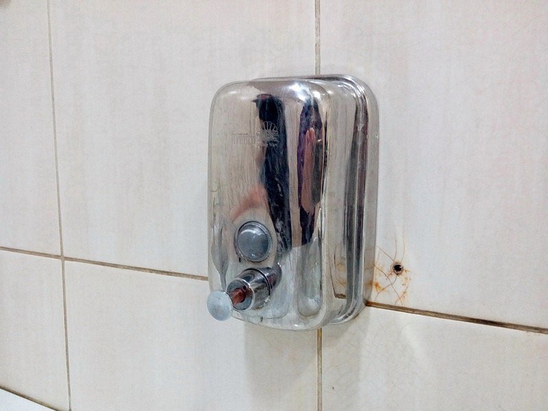 Ревизия «по-большому» и «по-маленькому»: ужасная грязь и едкий запах в сортире днепровского вокзала (ФОТО) 3