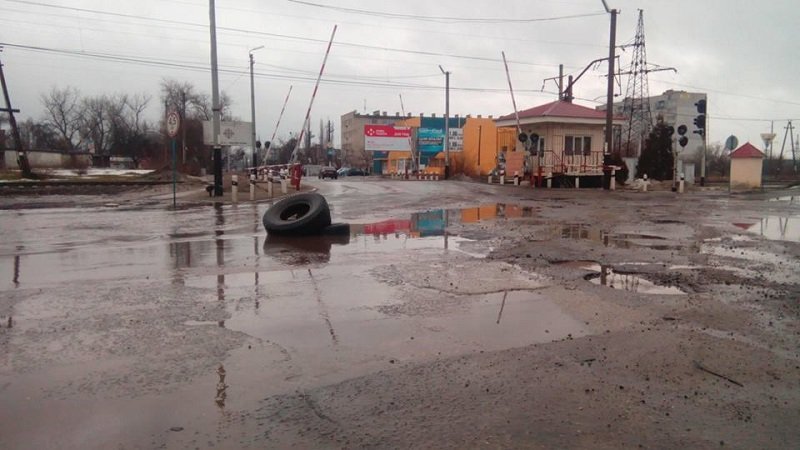 Ямы-ловушки на улице Курсантской: поселок Шевченко теряет "связь" с городом (ФОТО) 2