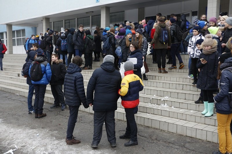 На Тополе в школе дети отравились газом: есть пострадавшие (ФОТО, ВИДЕО) 3
