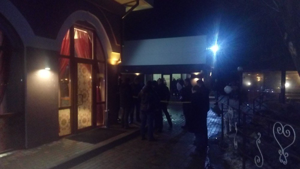 В Днепре в кафе Учан Су стреляли из травмата: есть пострадавшие (ФОТО, ПОДРОБНОСТИ) 2