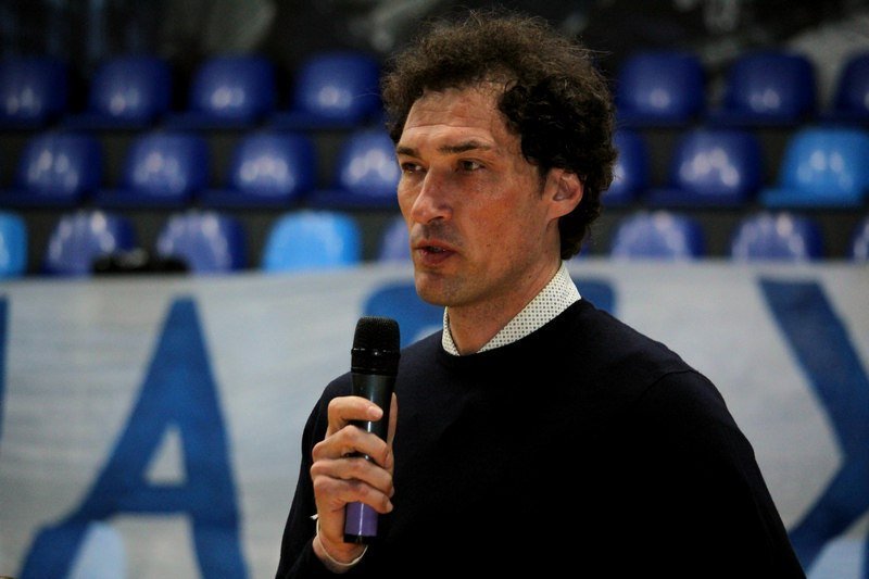 Ближе к трибунам: футболисты Днепра встретились с болельщиками (ФОТО) 1