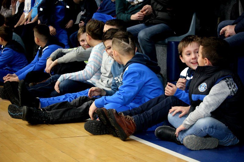 Ближе к трибунам: футболисты Днепра встретились с болельщиками (ФОТО) 4