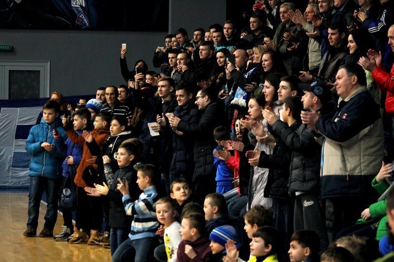 Ближе к трибунам: футболисты Днепра встретились с болельщиками (ФОТО) 9