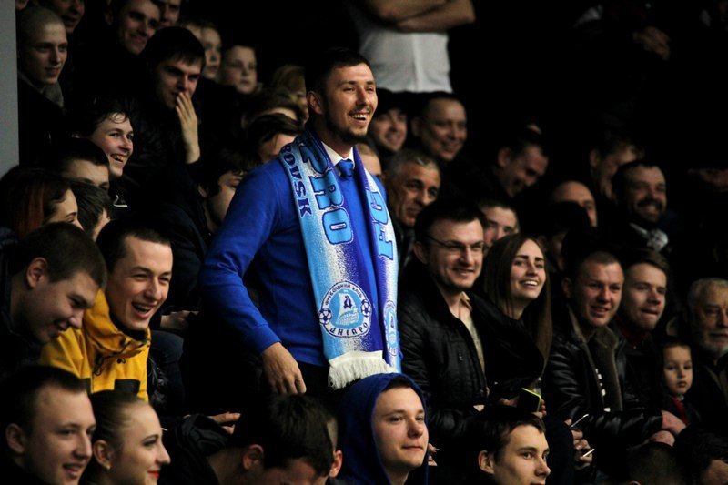 Ближе к трибунам: футболисты Днепра встретились с болельщиками (ФОТО) 10