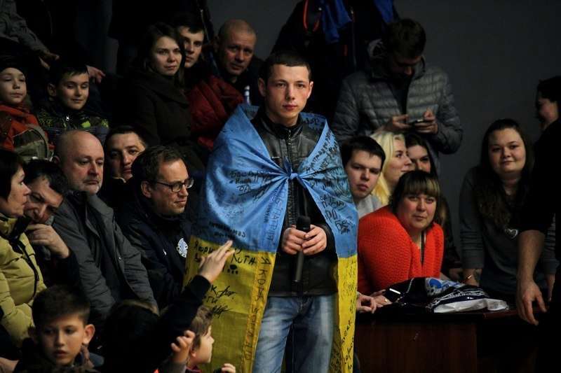 Ближе к трибунам: футболисты Днепра встретились с болельщиками (ФОТО) 12