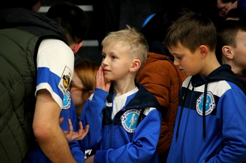 Ближе к трибунам: футболисты Днепра встретились с болельщиками (ФОТО) 13