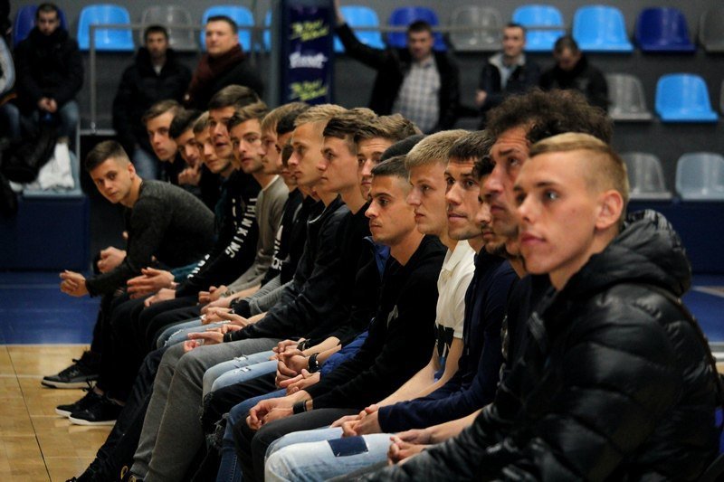 Ближе к трибунам: футболисты Днепра встретились с болельщиками (ФОТО) 15