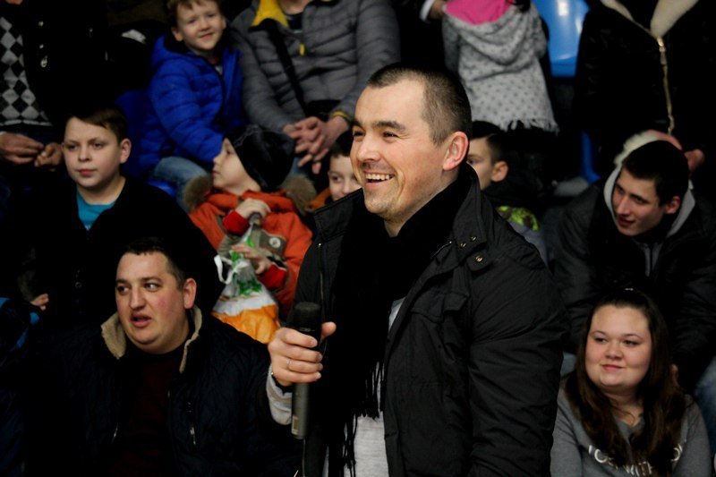 Ближе к трибунам: футболисты Днепра встретились с болельщиками (ФОТО) 19