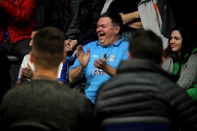 Ближе к трибунам: футболисты Днепра встретились с болельщиками (ФОТО) 20