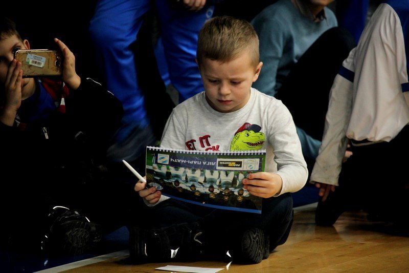 Ближе к трибунам: футболисты Днепра встретились с болельщиками (ФОТО) 21