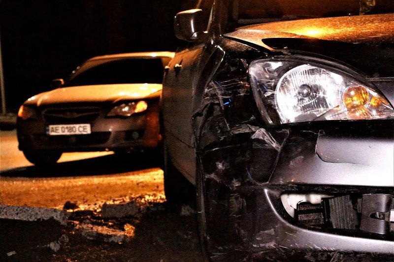 В центре Днепра Mitsubishi уничтожил клумбу (ФОТО) 1