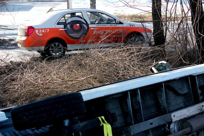 Неудачное утро: на Игрени микроавтобус слетел в кювет и перевернулся (ФОТО) 4