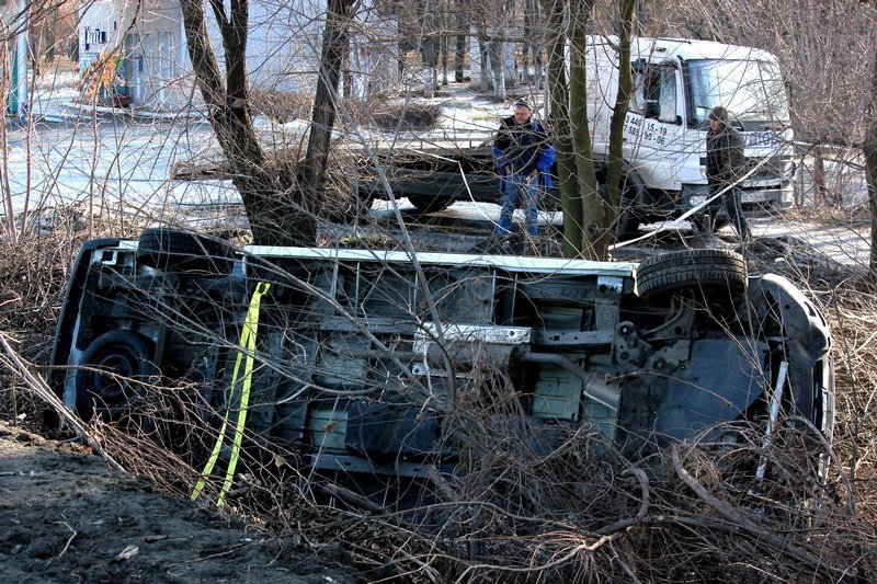 Неудачное утро: на Игрени микроавтобус слетел в кювет и перевернулся (ФОТО) 6