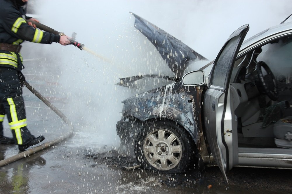 На Запорожском шоссе загорелся автомобиль: подробности (ФОТО, ВИДЕО) 2