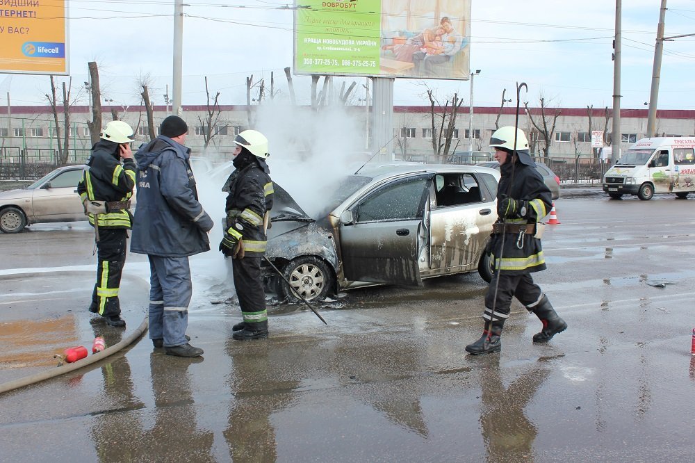 На Запорожском шоссе загорелся автомобиль: подробности (ФОТО, ВИДЕО) 4