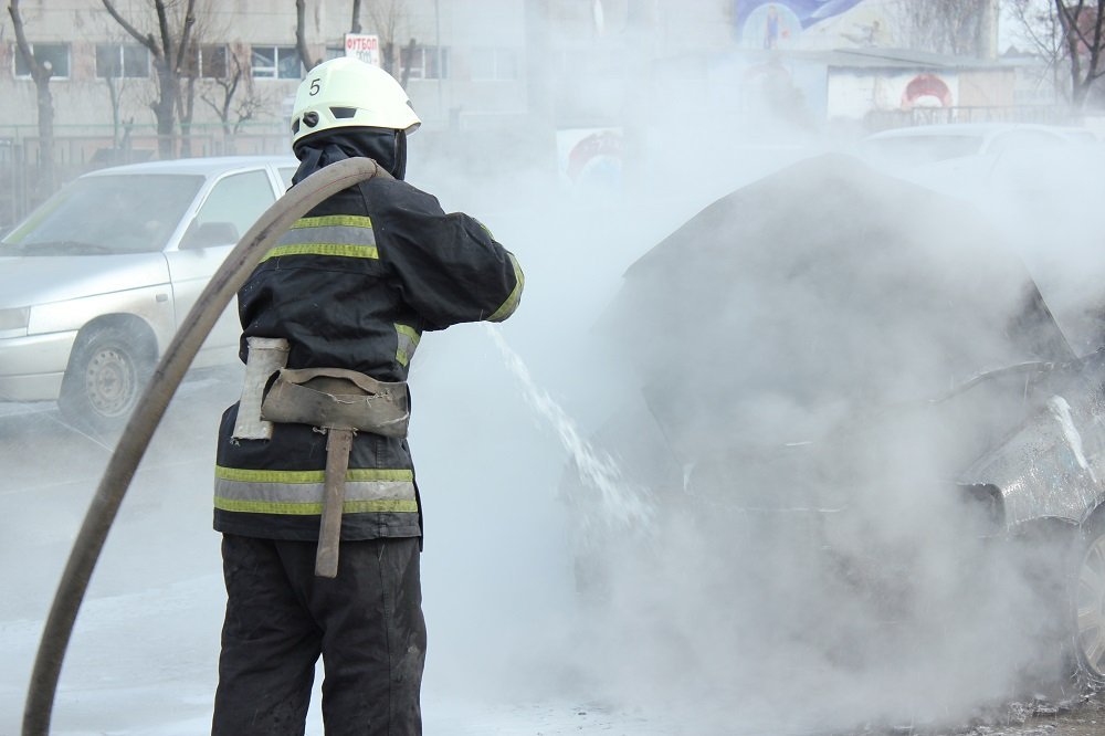 На Запорожском шоссе загорелся автомобиль: подробности (ФОТО, ВИДЕО) 10