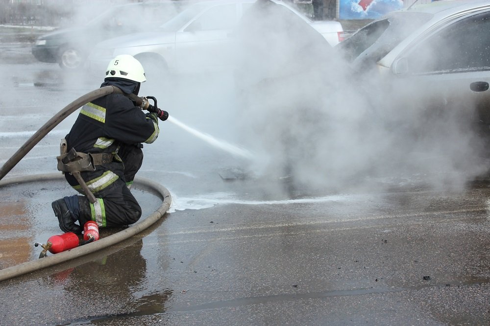 На Запорожском шоссе загорелся автомобиль: подробности (ФОТО, ВИДЕО) 12
