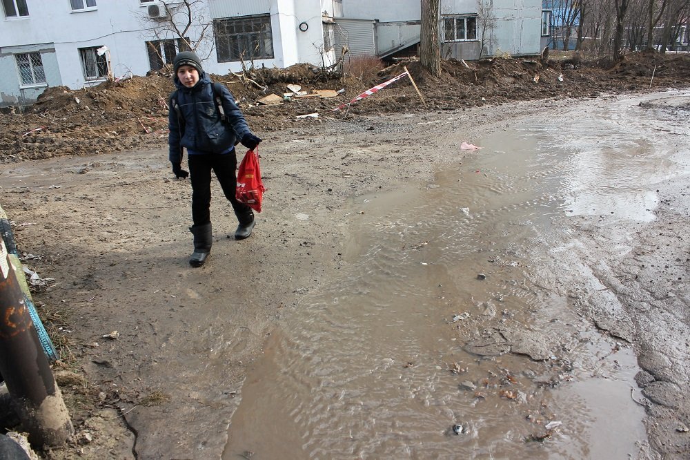 Дело "труба": как на Тополе люди утопают в грязи (ФОТО) 10