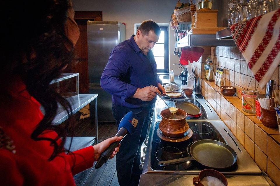 Блины от мэра: Филатов поделился рецептом традицонного блюда на Масленицу (ФОТО) 3