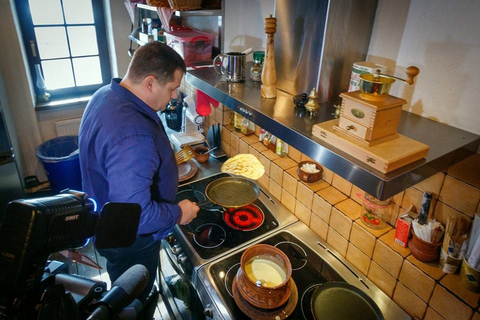 Блины от мэра: Филатов поделился рецептом традицонного блюда на Масленицу (ФОТО) 6