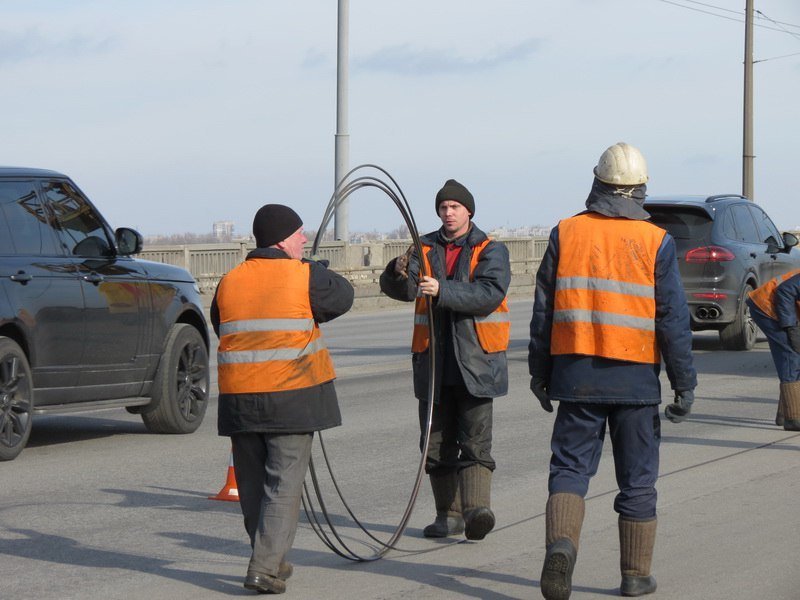 Первые шаги: в Днепре на Новом мосту начались ремонтные работы (ФОТО) 3