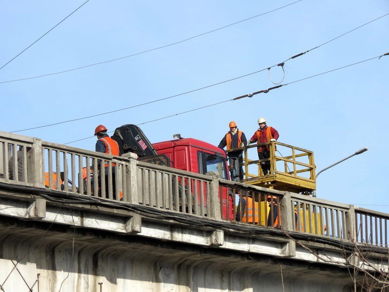 Первые шаги: в Днепре на Новом мосту начались ремонтные работы (ФОТО) 6