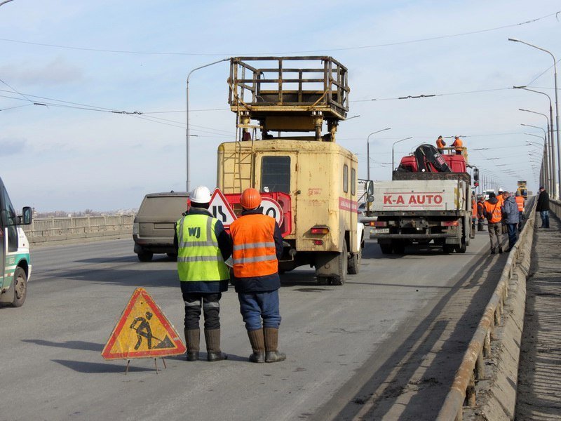 Первые шаги: в Днепре на Новом мосту начались ремонтные работы (ФОТО) 8