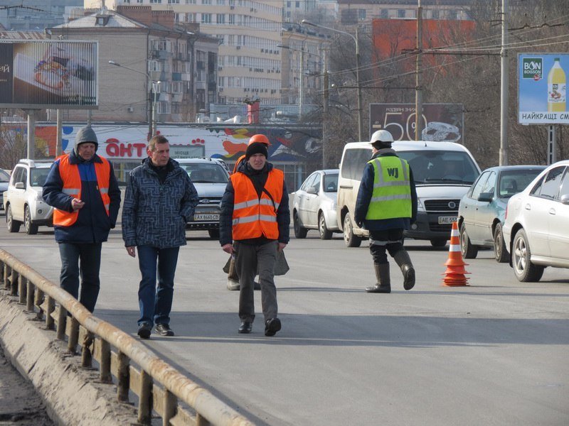 Первые шаги: в Днепре на Новом мосту начались ремонтные работы (ФОТО) 11