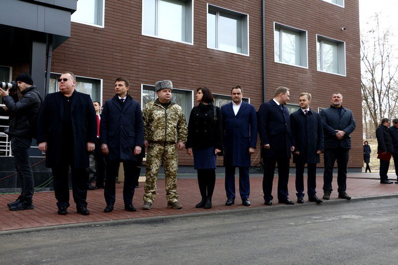 Больницы и строительство метрополитена: что делал Петр Порошенко в Днепре 3