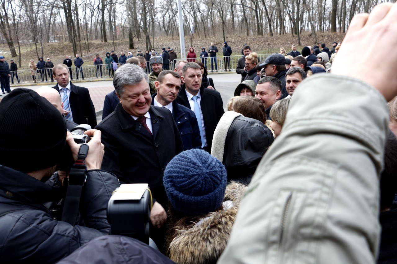 Больницы и строительство метрополитена: что делал Петр Порошенко в Днепре 4